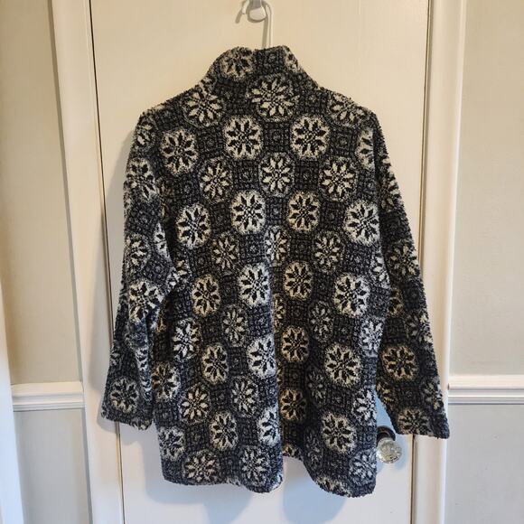 Kathy Ireland Women L- XL Fleece 1/4 Zip Pullover Sweater Snowflakes Black White - Picture 3 of 5